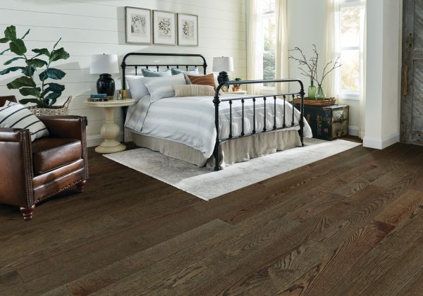 Hartco TIMBERBRUSHED - 3/4 in Mountain Enclave 5 in Solid Hardwood