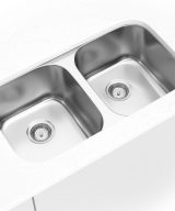 MSI Undermount Stainless Steel 32 1/8 in x 18 in Double Bowl