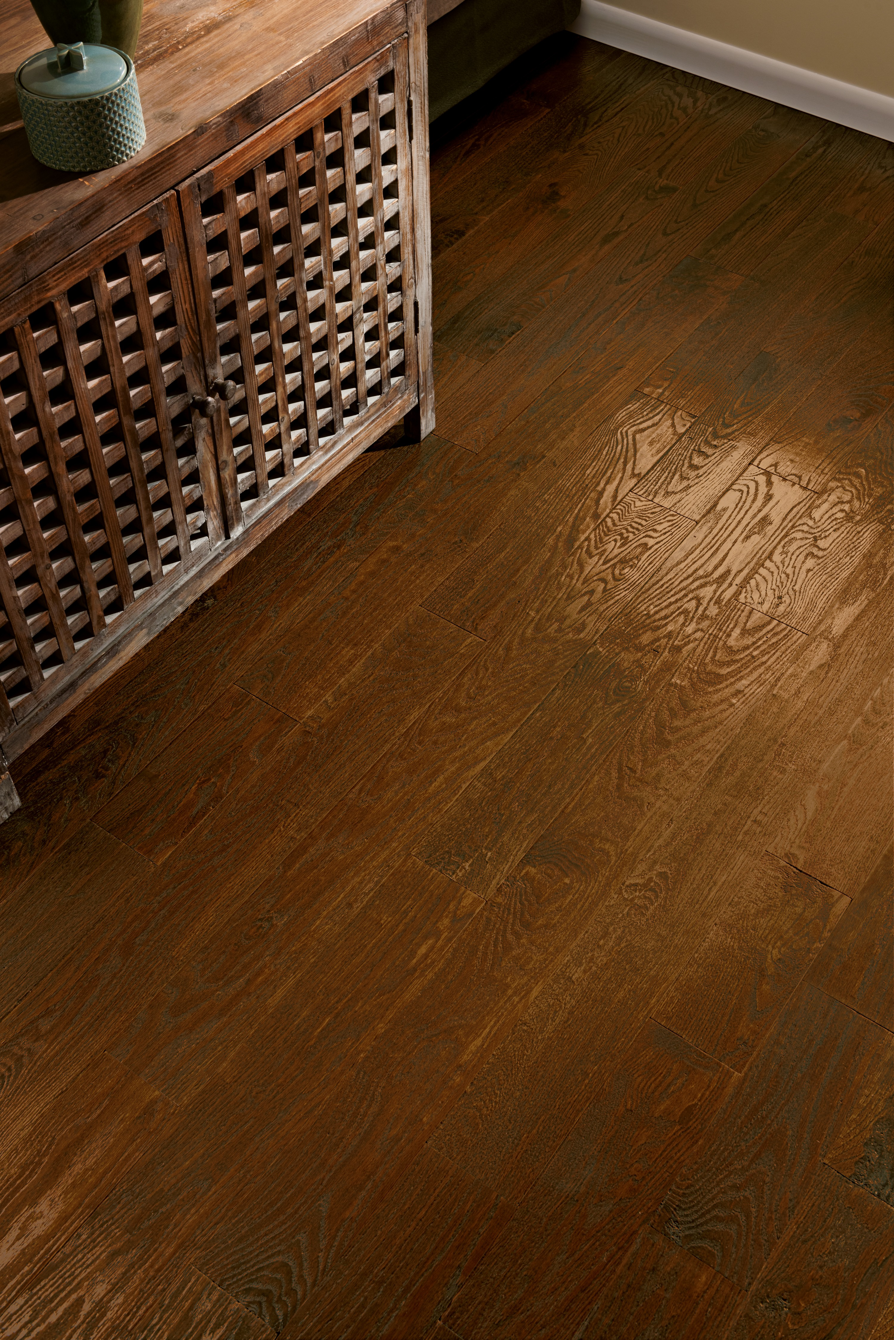 Hartco American Scrape - Wild West (Medium Brown) 5" wide 3/4" thick in Red Oak
